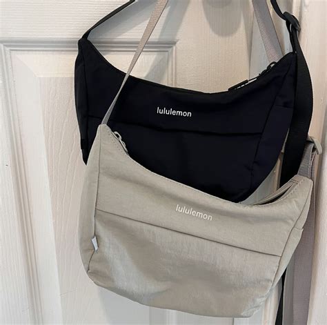 small sling lululemon bag.